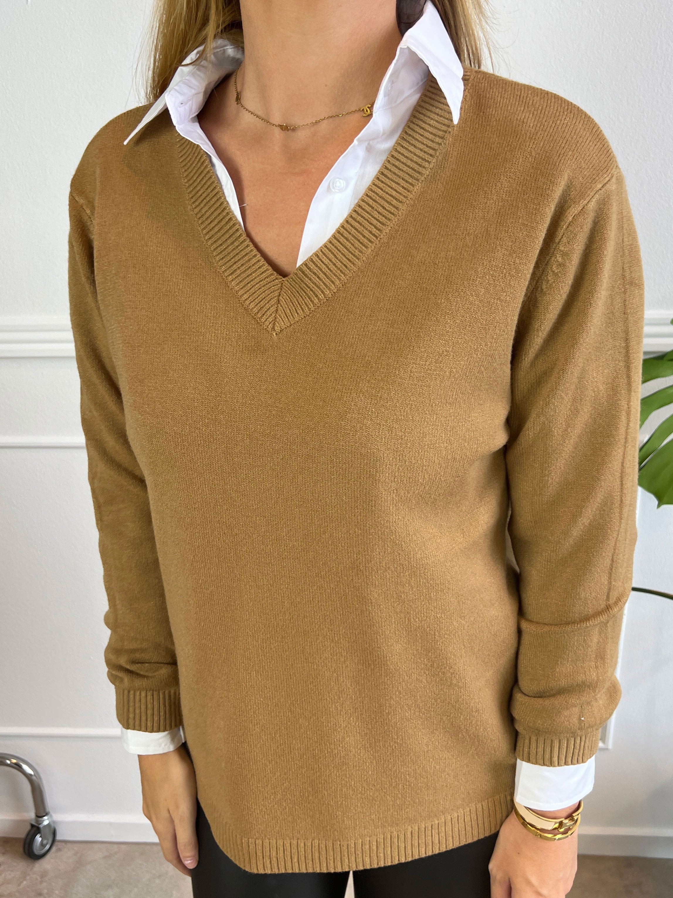 Tamara - Mjuk tröja med liten v-ringning